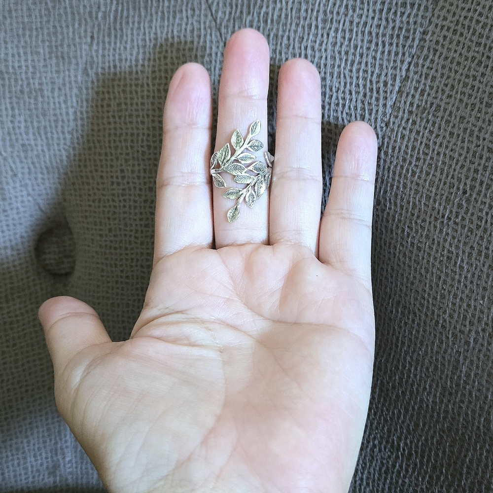 Noa Zuman Sterling Silver🤍 Twisted Bypass Olive🫒 Leaf🌿 Statement Ring💍 - Picture 6 of 16